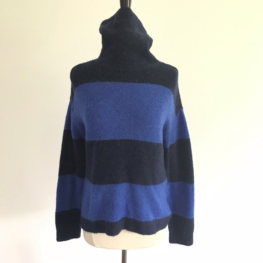 H&M Blue stripe sweater size small